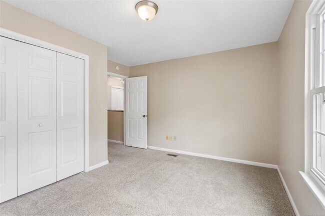 Building Photo - 5306 Aden Ct