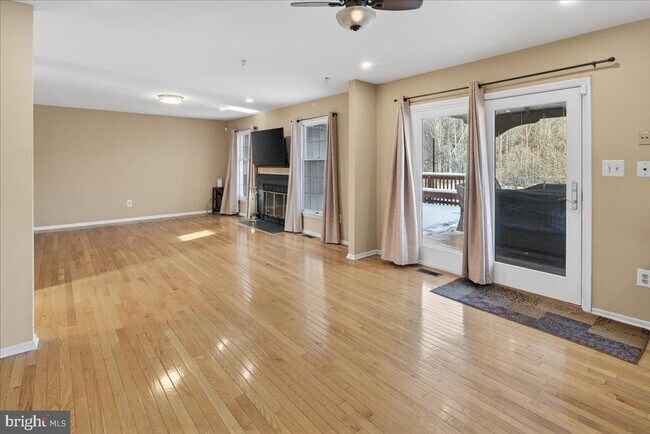 Building Photo - 7 Redwood Ct