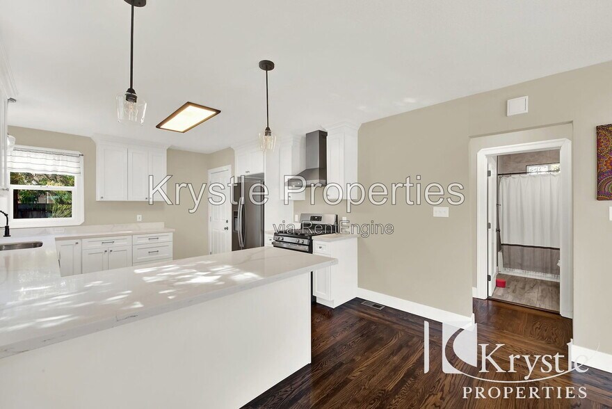 Building Photo - 105 Hill Dr