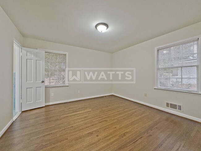 Building Photo - Charming & Spacious 3-Bed Home in City of Hoover