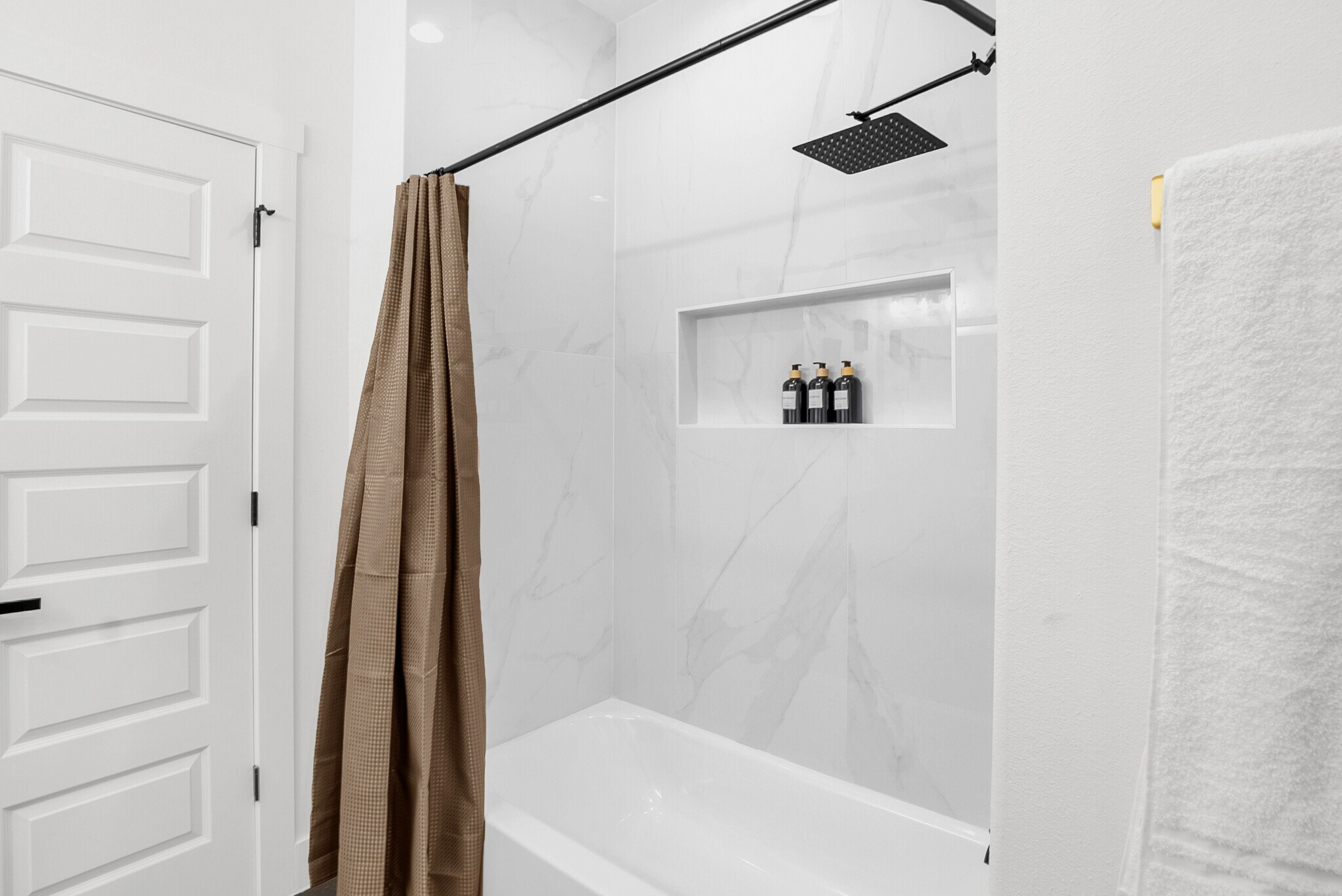 Master Bathroom - 4321 McKinley St