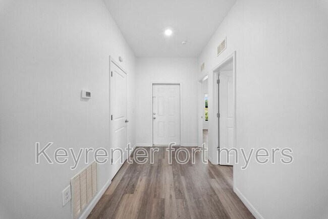 Building Photo - 26483 Sandhill Blvd