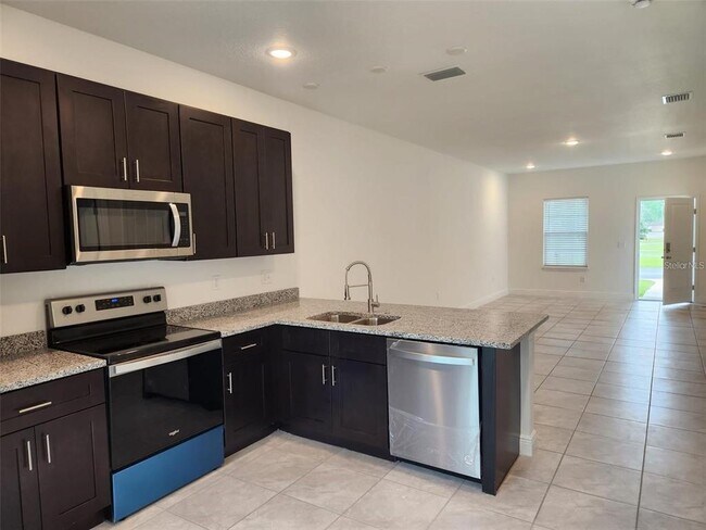 Building Photo - 16170 SW 33rd Ave Rd