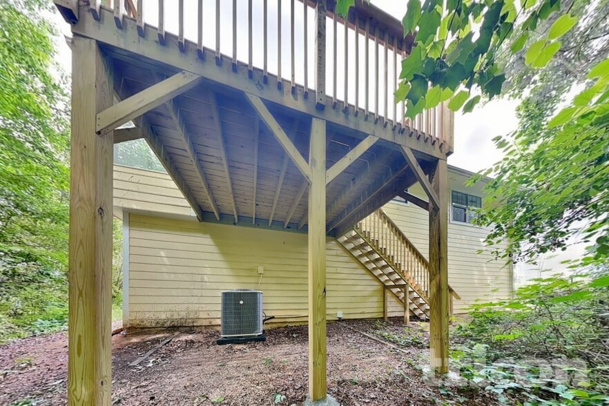 Building Photo - 1515 Olde Oak Dr