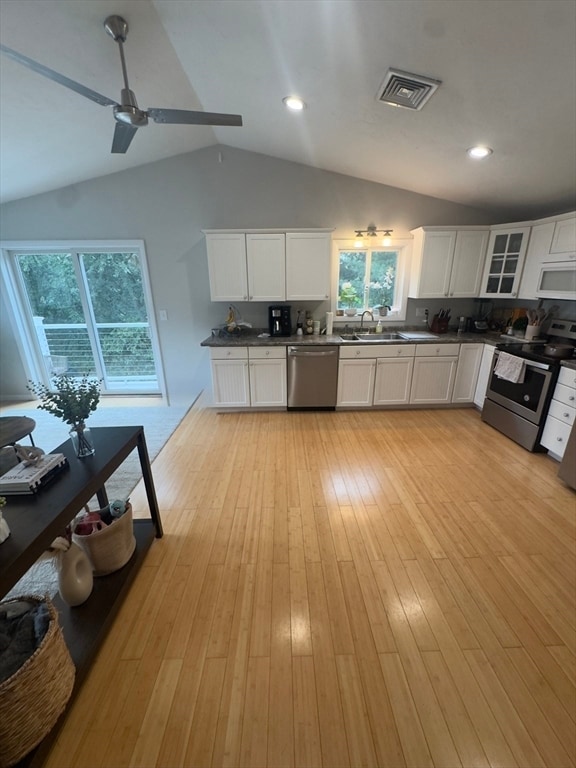 Building Photo - 19 Skyline Dr