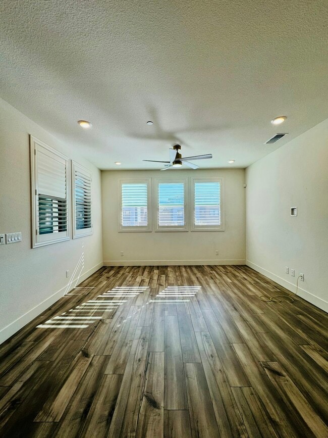 Building Photo - 5720 Greige Cir