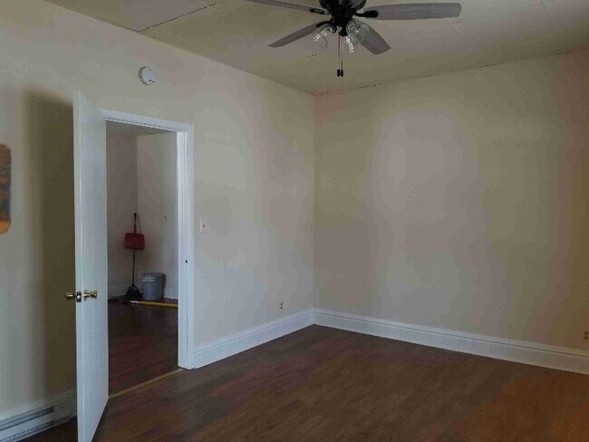 Building Photo - 212 20th St