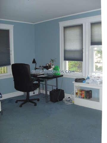 Building Photo - 12 Lake St