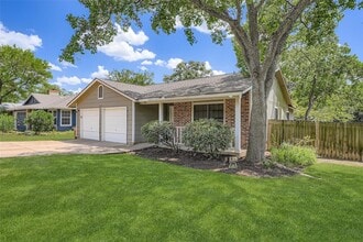 Building Photo - 9802 Briar Ridge Dr