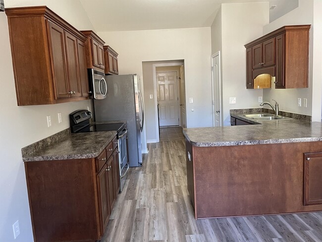 Building Photo - 8770 Kennedy Dr