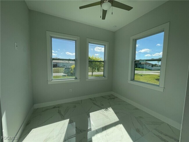 Building Photo - 721 NE 11th Terrace