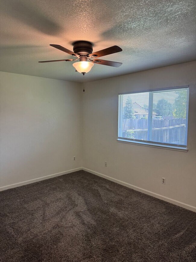 Building Photo - 2556 Sabre Ct