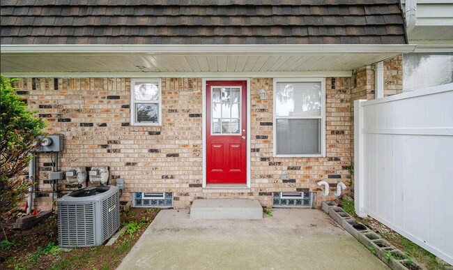 Building Photo - Cozy Home for Rent in Lansing, Michigan — Available Now