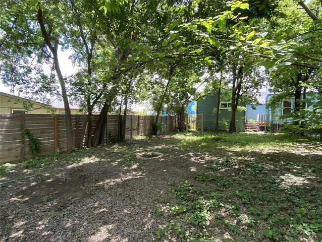 Building Photo - 2203 Dixie Ln