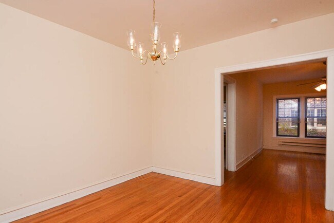 Building Photo - 1324 Oak Ave