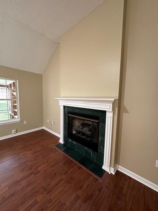 Building Photo - 910 Crawford Cir