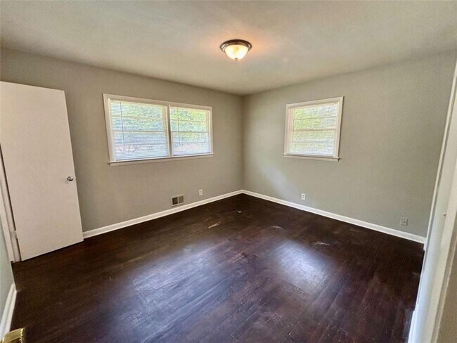 Building Photo - 2612 Dawn Dr