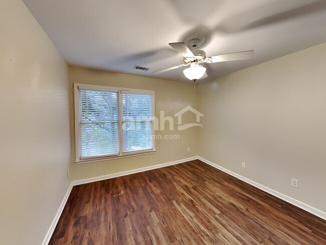 Building Photo - 5626 Fallsbrook Knoll