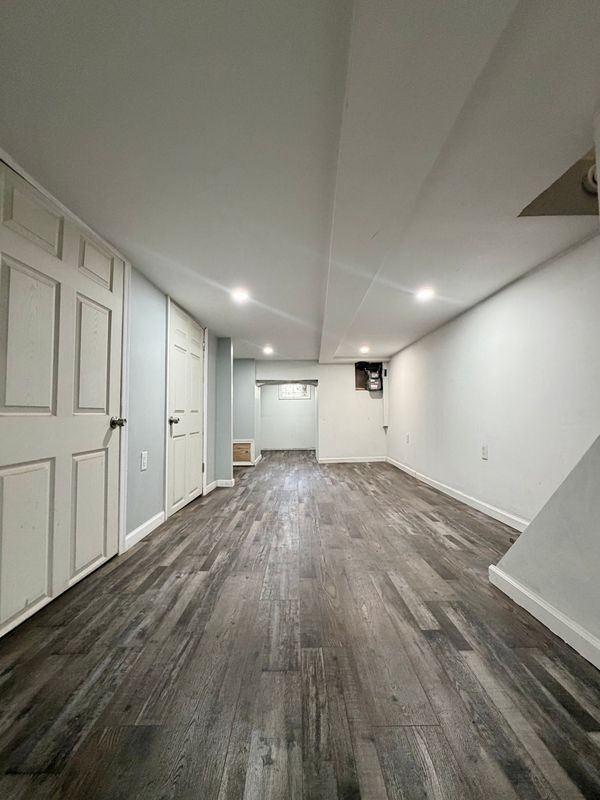 Building Photo - 2555 N Hollywood St