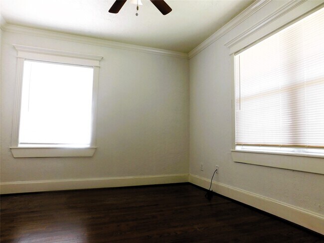 Building Photo - 124 N Estelle St