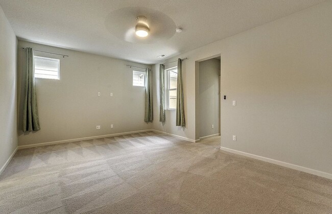 Building Photo - Discover the Charm of This Elegant North P...