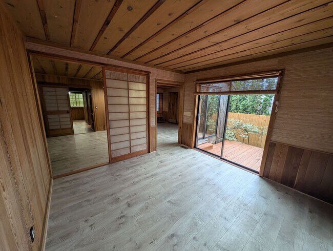 Building Photo - Rent Your Own Oasis! Available Now!