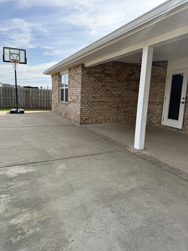 Building Photo - 1004 Limpkin St