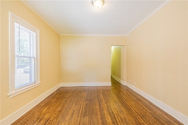 Building Photo - 49 Vick Park A