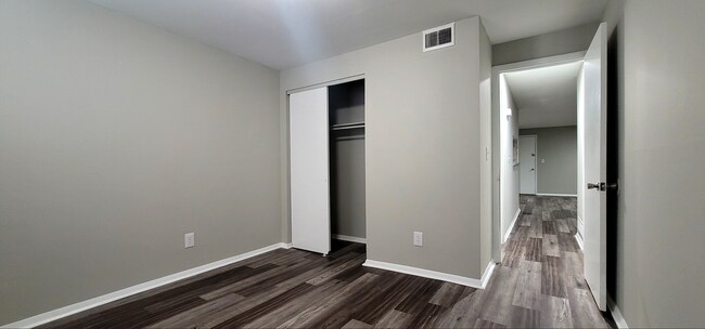 Building Photo - Beautiful 2 bedroom 1 bath apartment