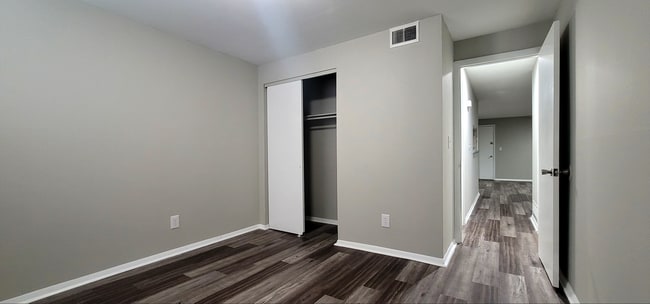 Building Photo - Beutiful 2 bedroom 1 bath apartment