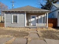 Building Photo - 513 SE 12th Ave