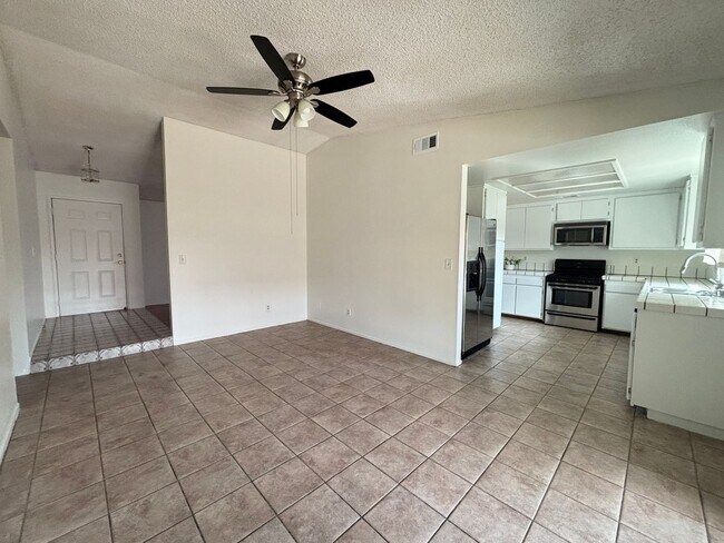 Building Photo - Charming East Lancaster Home