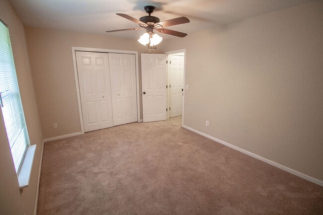 Building Photo - 1329 Valley Creek Ln