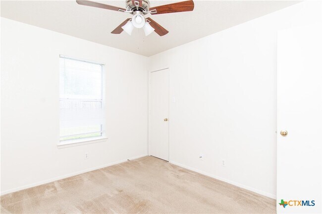 Building Photo - 2014 Cedarhill Dr