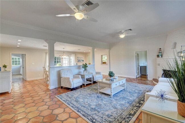 Building Photo - 302 NW 11th St