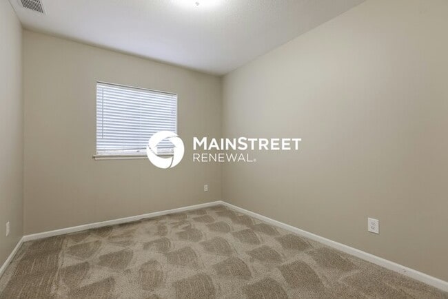 Building Photo - 5 Bedroom Pet-Friendly Home in Independence, MO with Main Street Renewal