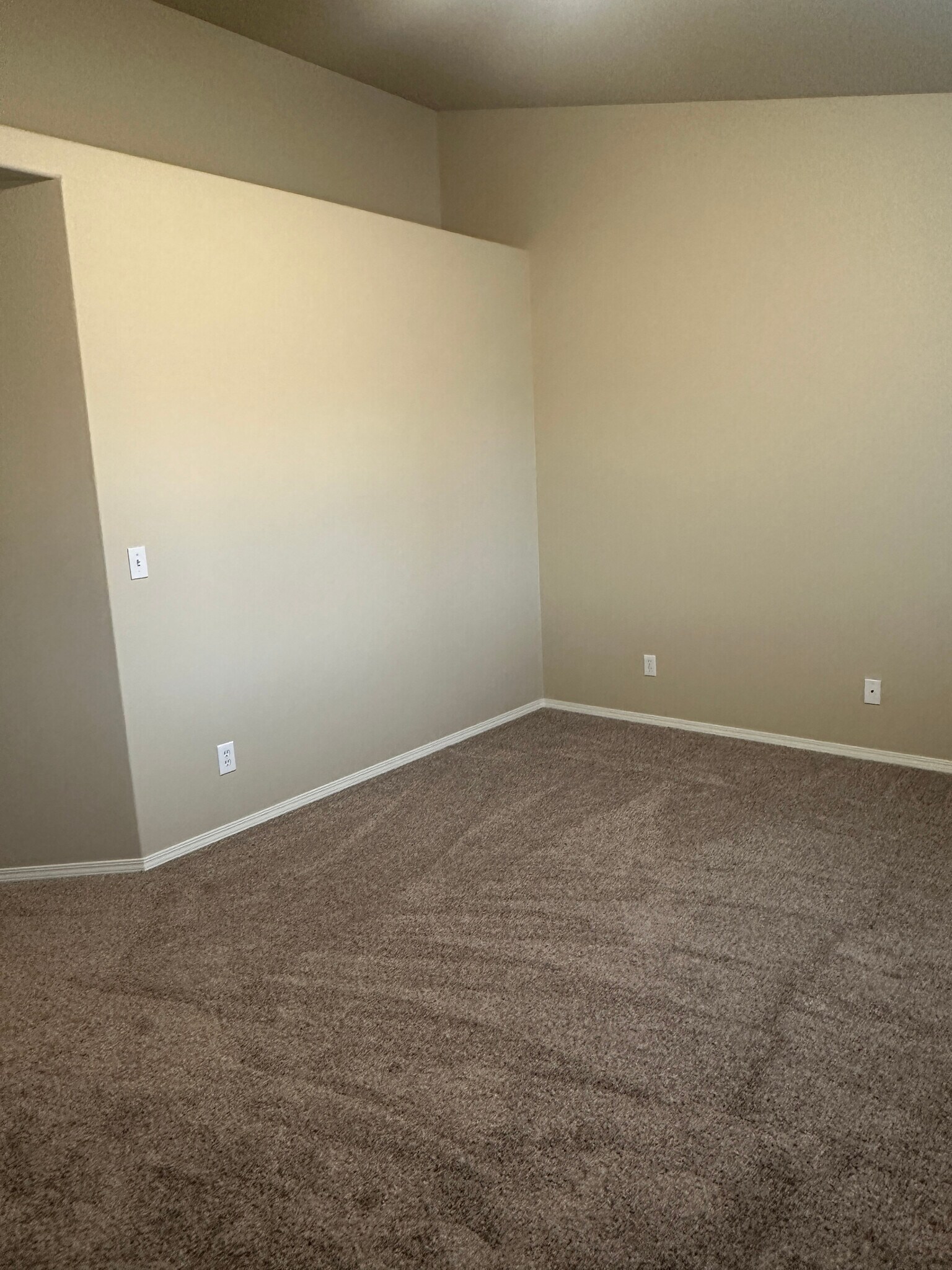 Master Bedroom with Ledge and vaulted ceiling - 20878 Nova Loop
