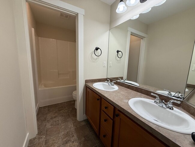 Building Photo - 7704 McKinley Loop NE