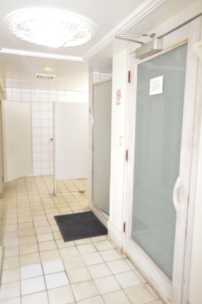 Building Photo - Fountain at Makiki - 3 bedroom, 2 bath con...