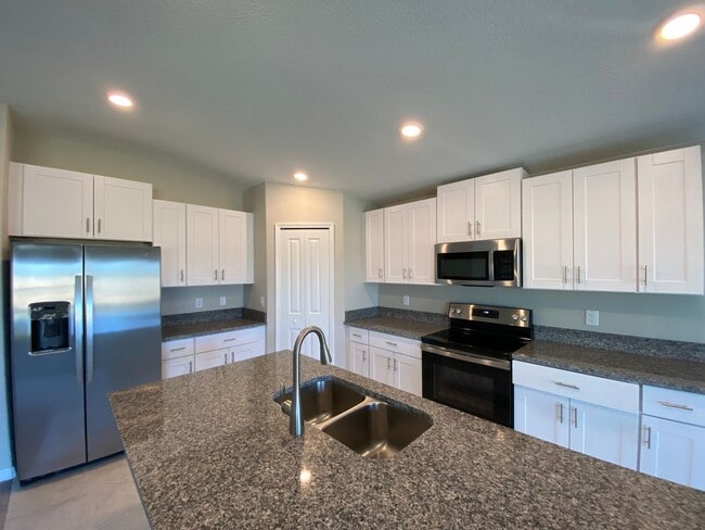 Building Photo - Freedom Crossing Preserve 4/2/2 **WON'T LAST**