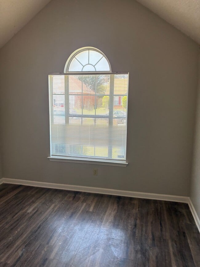 Building Photo - 5384 Farm Ridge Dr