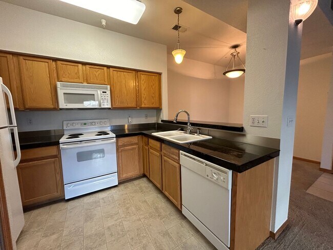 Building Photo - 4245 Boardwalk Dr