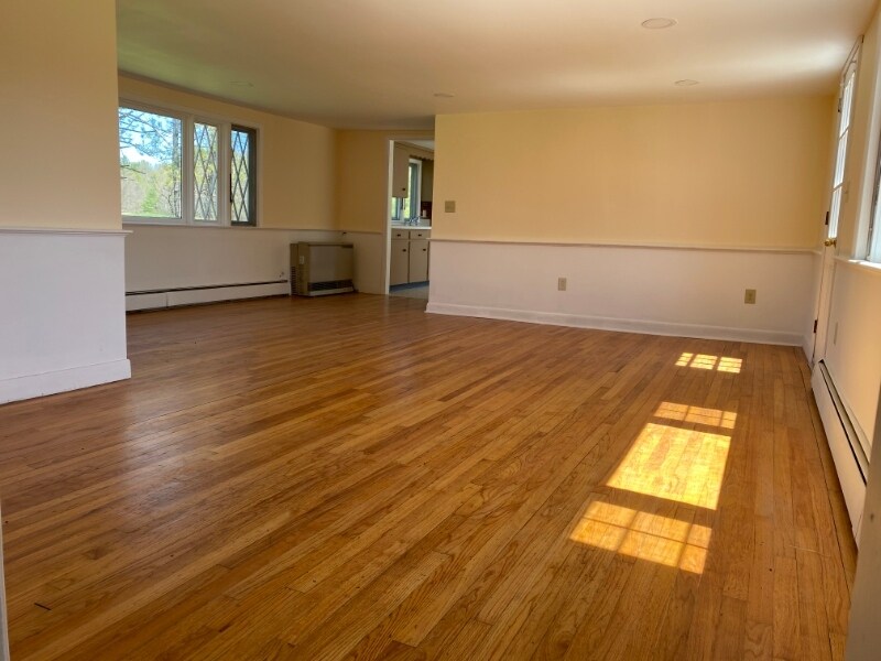 Building Photo - 469 River Rd