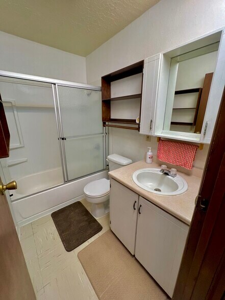 Building Photo - 3058 Tenorio Dr