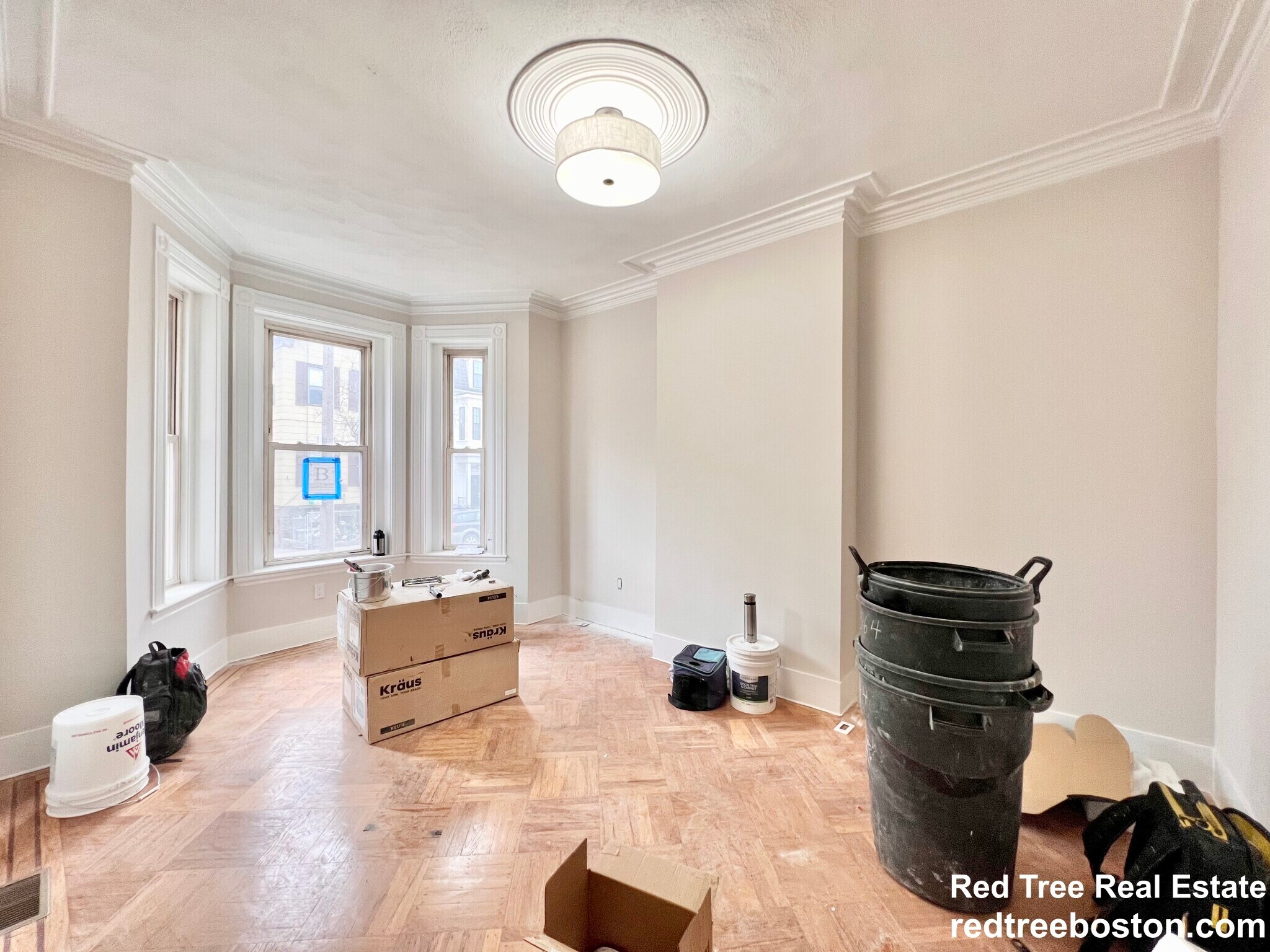 Building Photo - 564 E 5th St