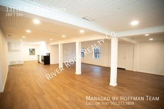 Building Photo - 13118 Old River Dr