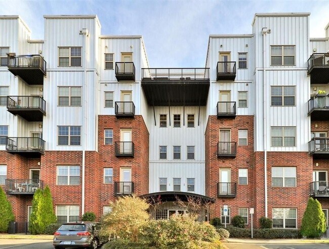Primary Photo - Move-in Ready Condo Located in The Art Dis...