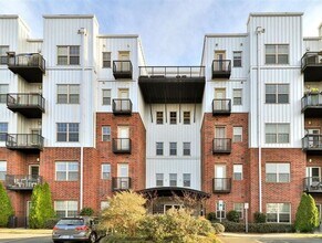 Building Photo - Move-in Ready Condo Located in The Art Dis...