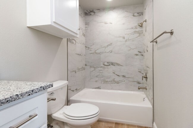 Building Photo - 2700 Tampa Bay Ave