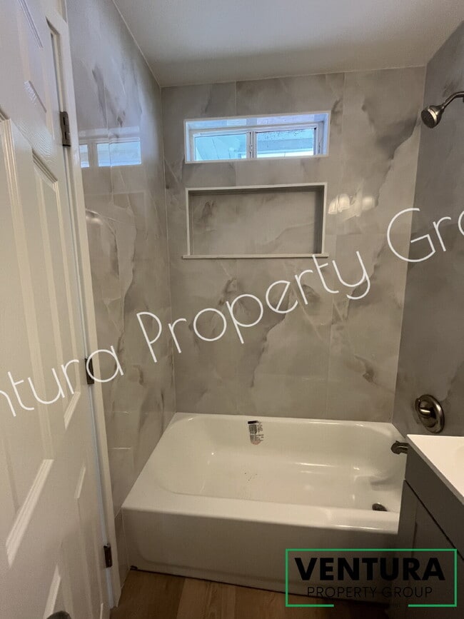 Building Photo - Spacious 4-Bed with 2 Full Baths in Oxnard with Large Backyard